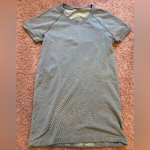 Lululemon Swiftly T-Shirt size 6